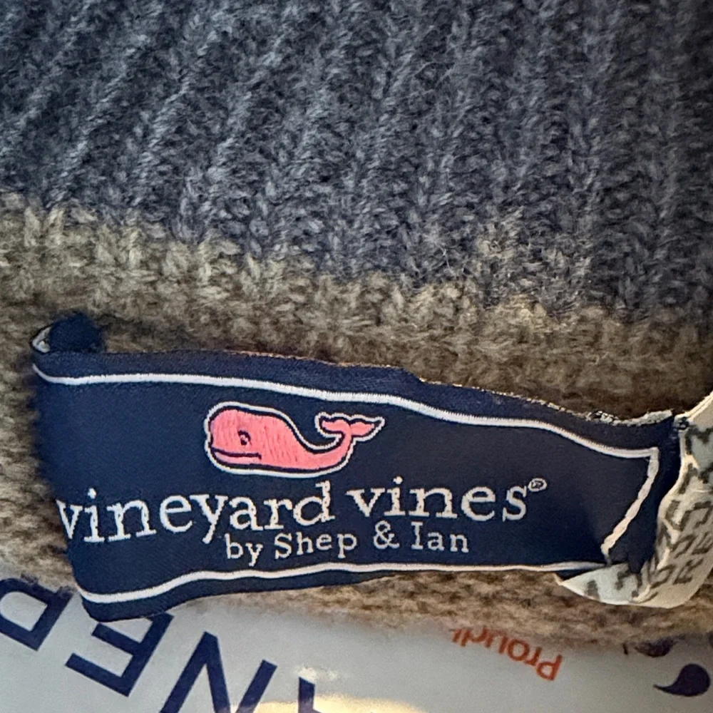 Vineyard Vines Men’s Merino Wool Sweater – Felt Shoulder Patch Detail Tan/Gray L